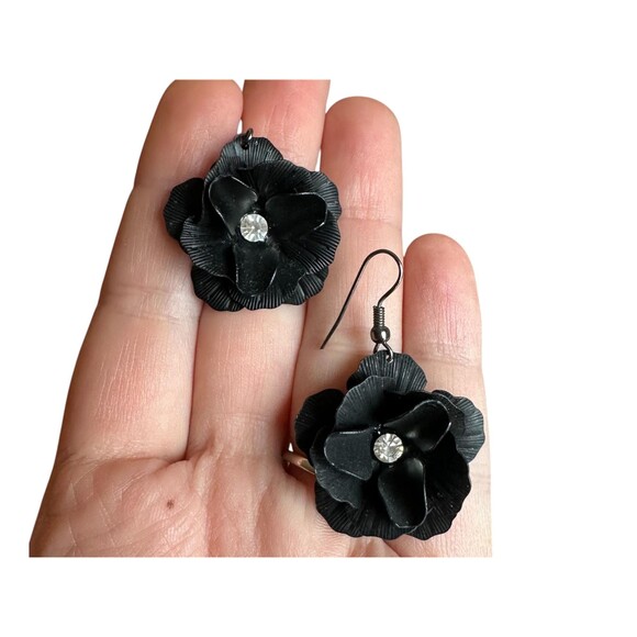 Vintage Black Flower Earrings Floral Earrings - Picture 1 of 2